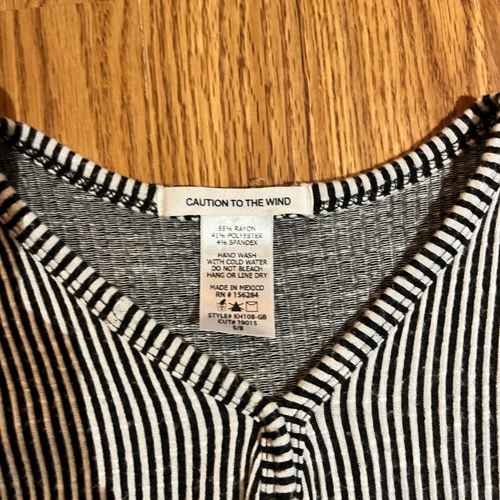 Caution to the Wind Girls Size Small(8) Short Sleeve Dress - Picture 2 of 2